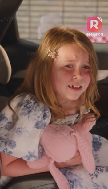 Lucy Rich playing as Grace, Nicole Carrington's daughter in "Queen Who Never Cries" | Source: YouTube/reelshortapp