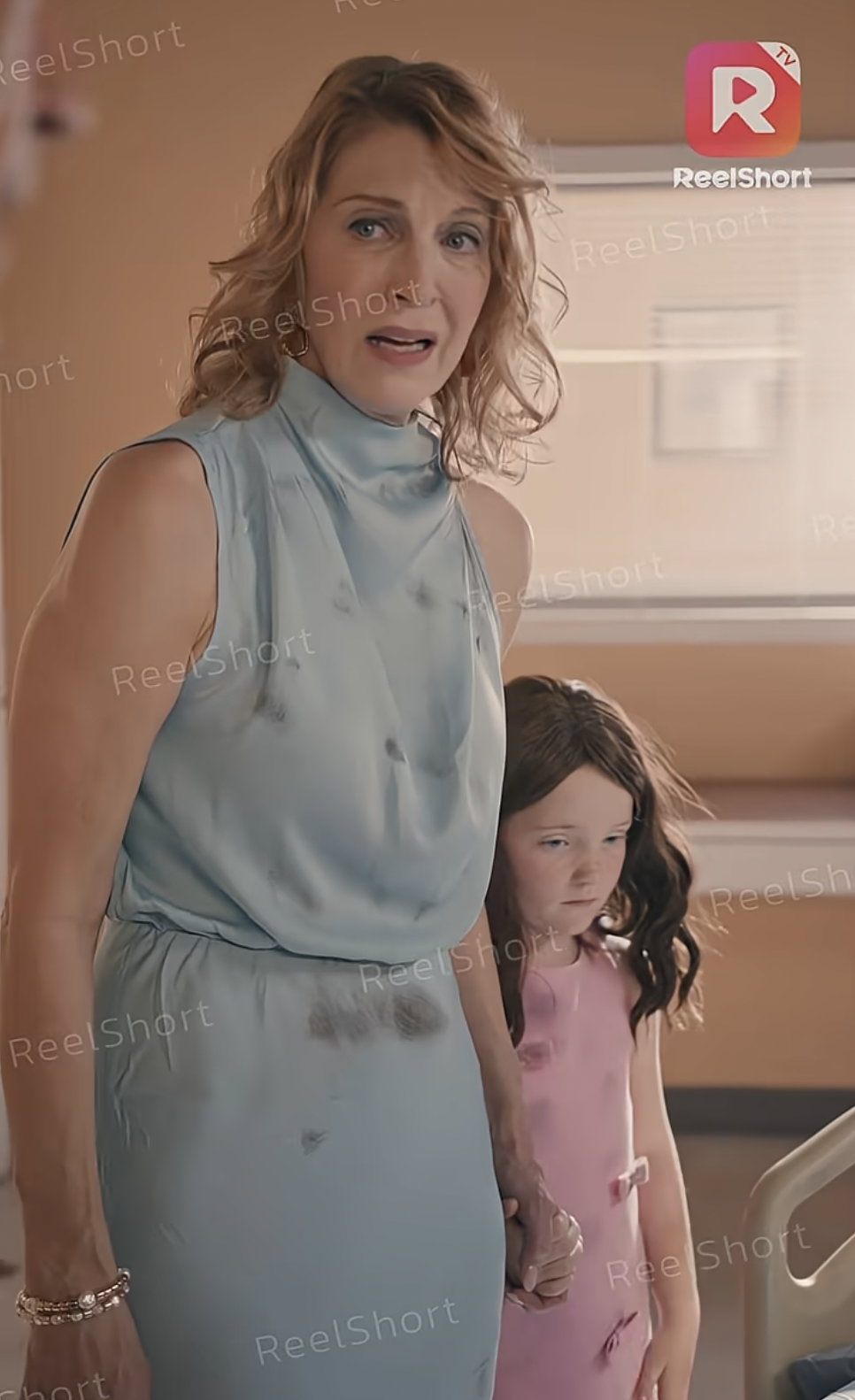 Elyse Mirto as Krista Bradshaw  in "The Lost Quarterback Returns" | Source: youtube/reelshortapp