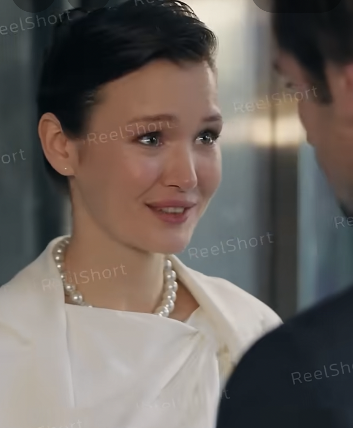 Lissa Dragomir as Elena Cooper in "Now You Know Who I Am" | Source: youtube/reelshortapp