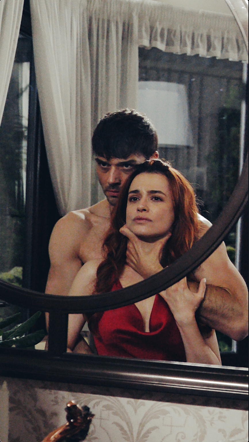 Tetiana Zlova and Marc Schöttner filming the mirror scene that flashes through Emily's mind during a trance | Source: AMO Pictures