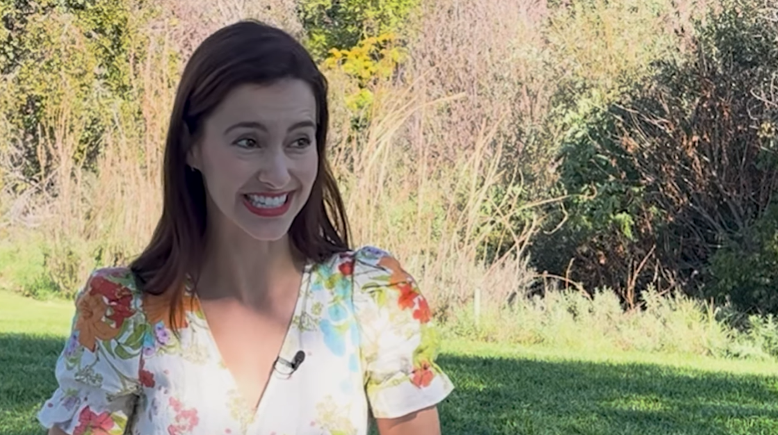 Moriah Boone lights up with a smile during her interview with Olivia Lyall, as posted on January 12, 2025 | Source: YouTube/CoffeeConversations24