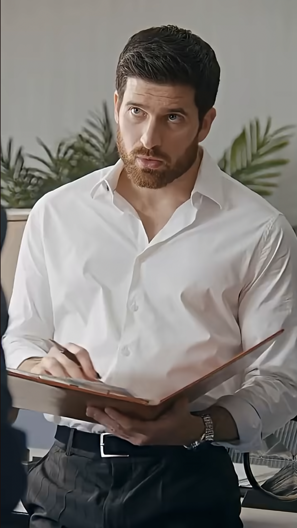 Tyler Scherer as Kyle Wright in "I Kissed a CEO and He Liked It" | Source: youtube/dramabox