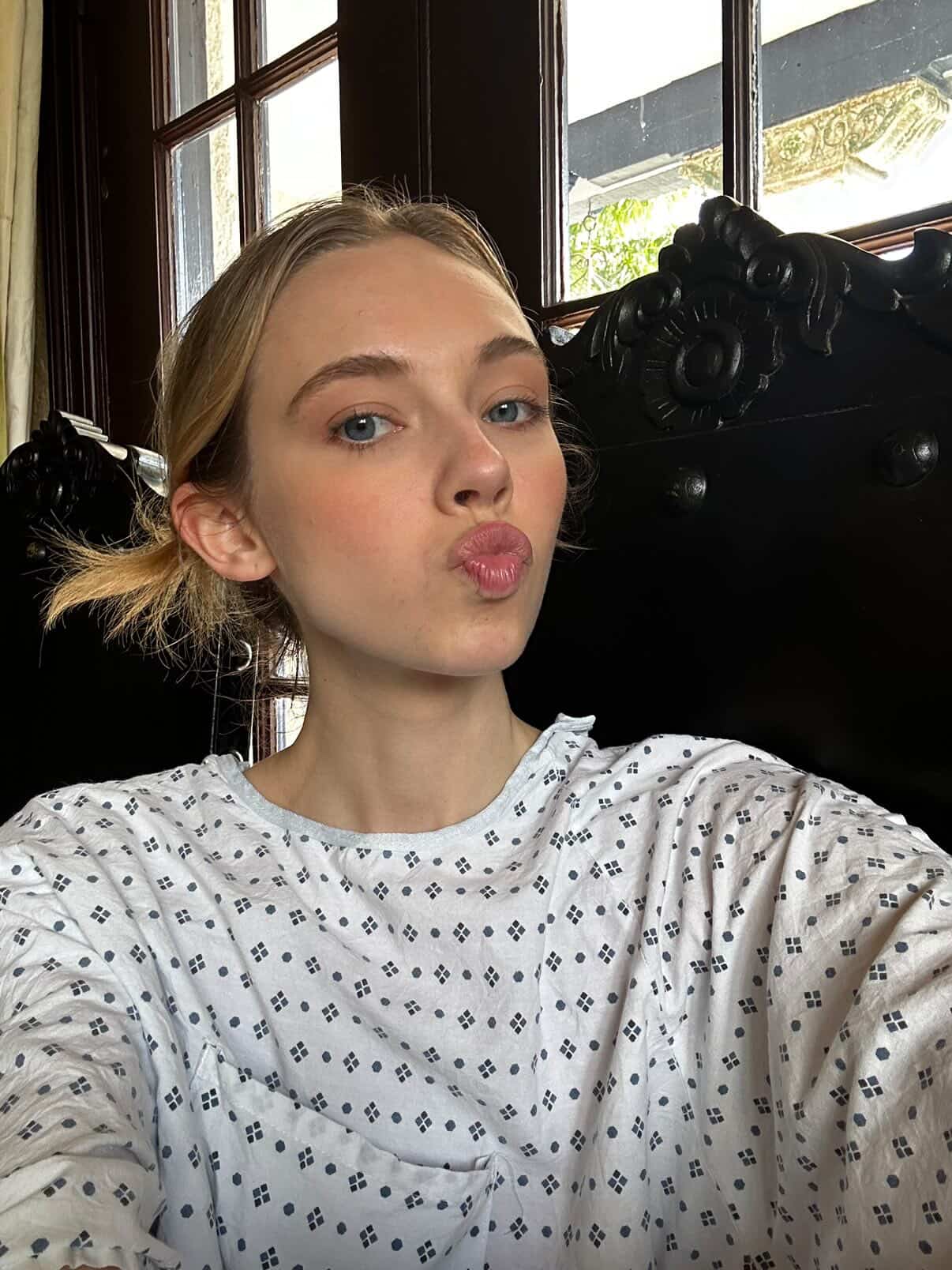 During a light moment on the set in Manila | Source: Gillian Dittmer