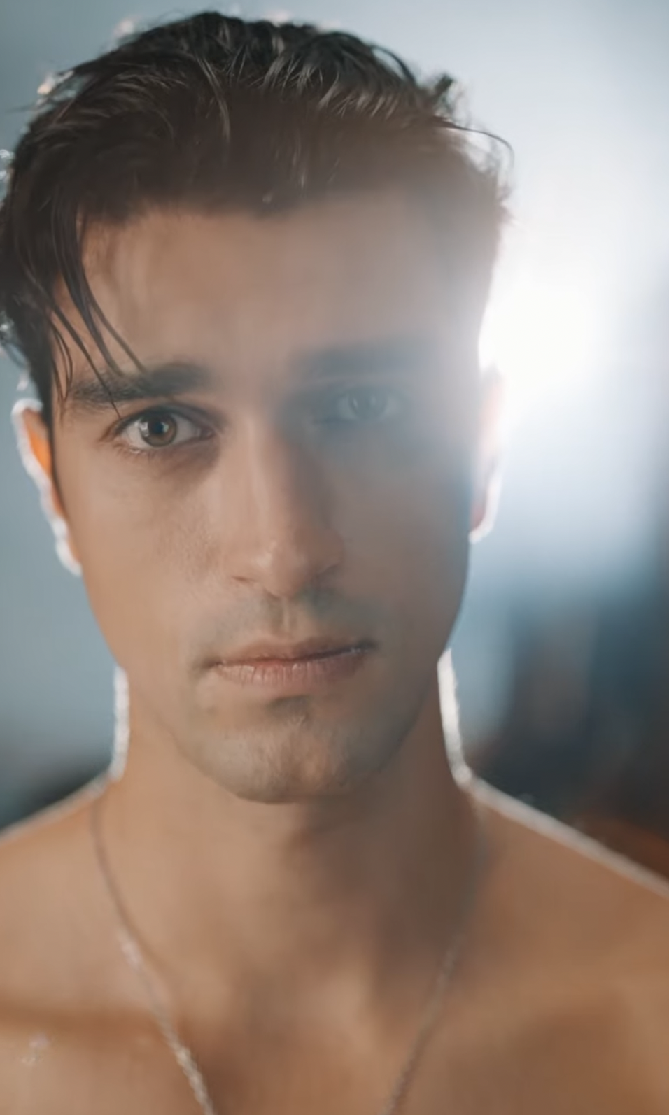 Ian Schutzman as Liam in "Love Frequency at 30,000 Feet" | Source: youtube/kalostv