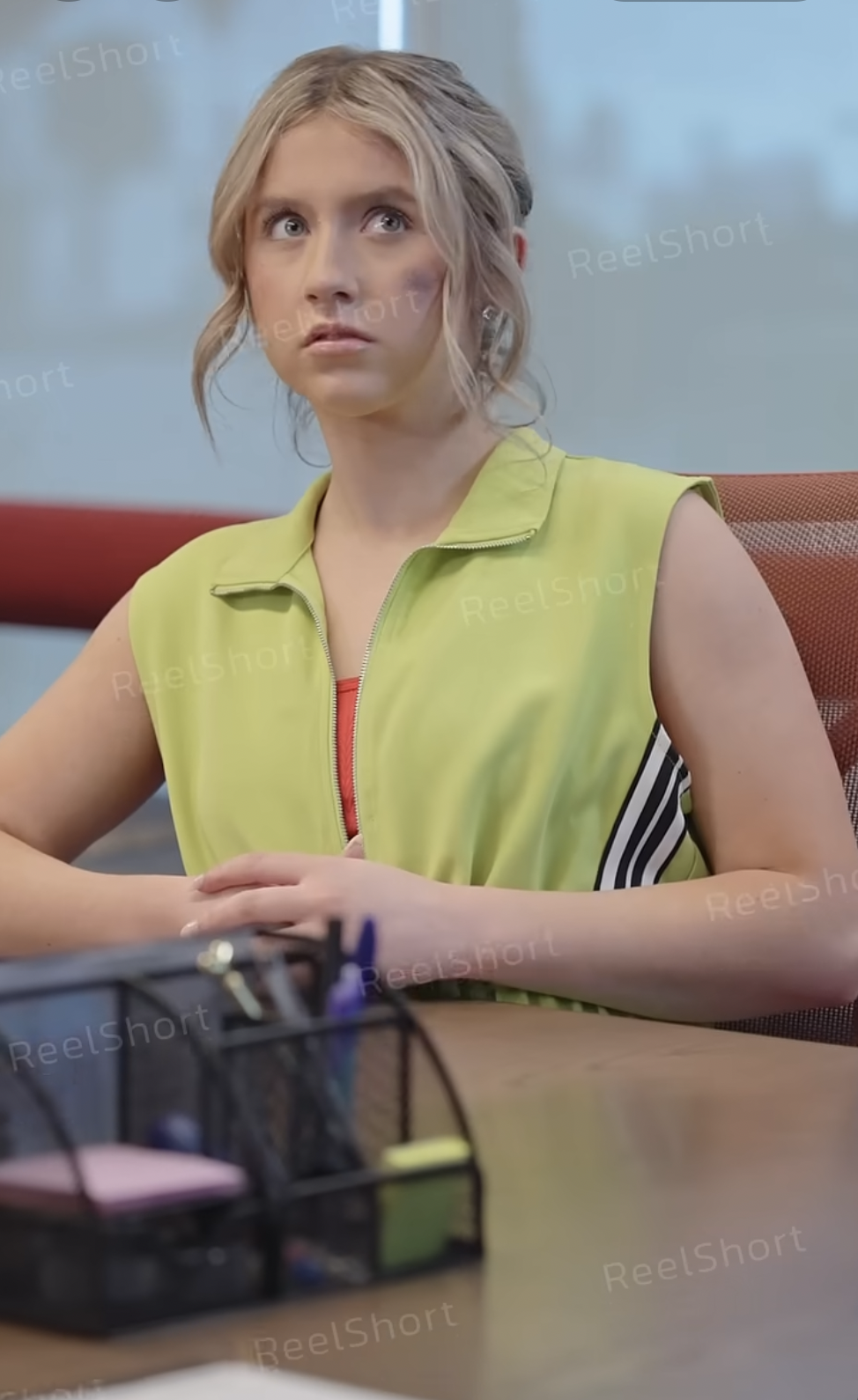 Hannah Lowery as Lyla Walker in "Corrupting My Billionaire Boss's Heart" | Source: youtube/reelshortapp