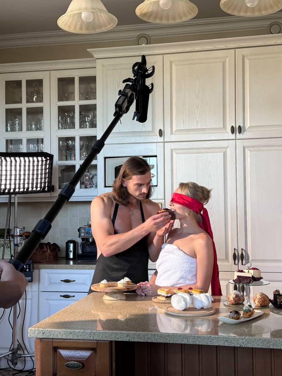 Anton Artyomov as Marco and Tetiana Baytalenko as Sophie filming the kitchen scene where Sophie samples Marco's cooking | Source: AMO Pictures