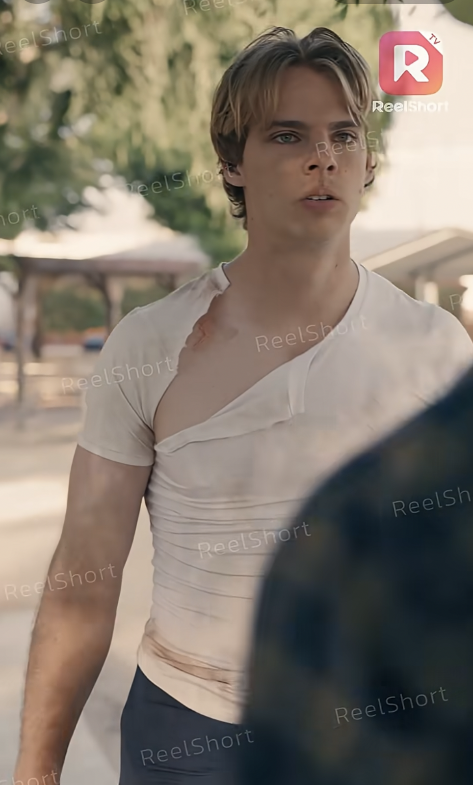 Josh Welles as Asher Bradshaw in "The Lost Quarterback Returns" | Source: youtube/reelshortapp